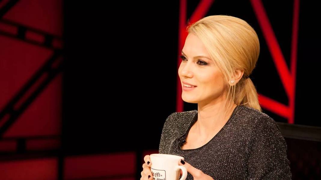 Bağış gecesinin ünlü sunucusu Pelin Çift bakın yıllardır kiminle evliymiş! Meğer hepimiz tanıyormuşuz: 14 yıl önce... 3